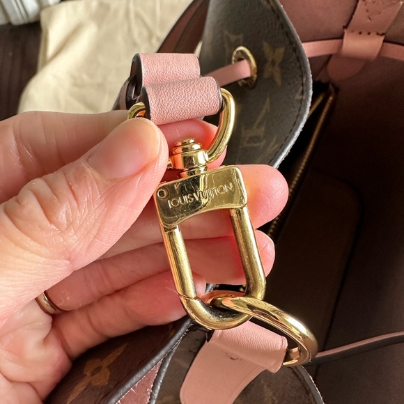 Louis Vuitton Neonoe - Picture 11 of 15